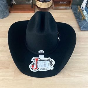 BRAND NEW JUSTIN WESTERN HAT. SIZE 7 1/4. NWT. COLOR: BLACK. 100% WOOL (3X).